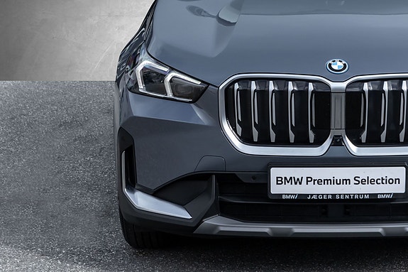 BMW iX1 5 of 30