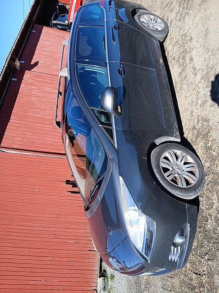 Peugeot 5008 2 of 3