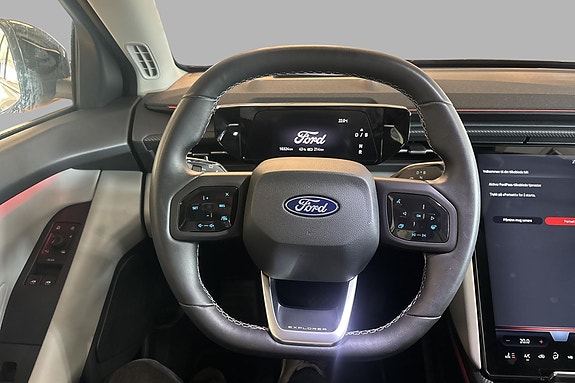 Ford Explorer 13 of 26