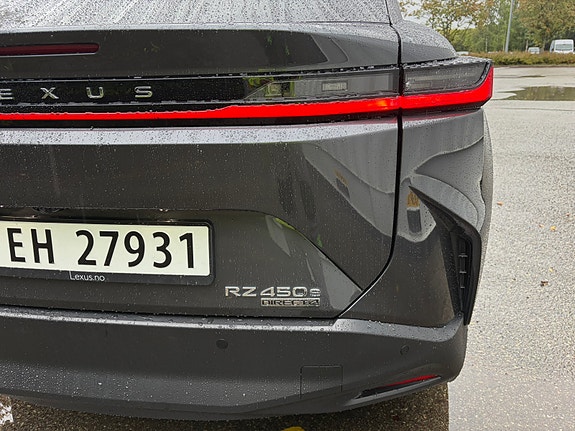 Lexus RZ450e 18 of 30