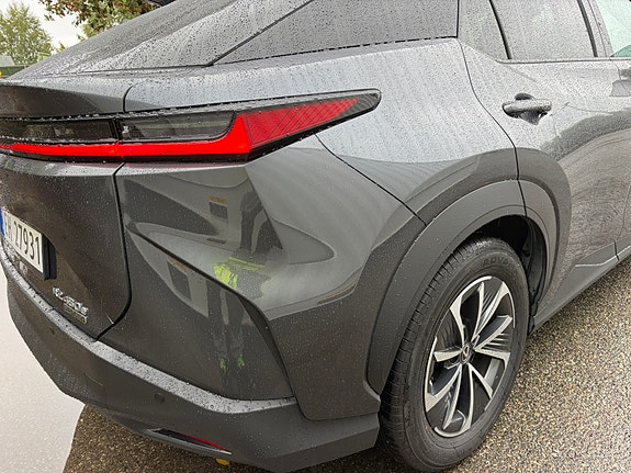 Lexus RZ450e 17 of 30