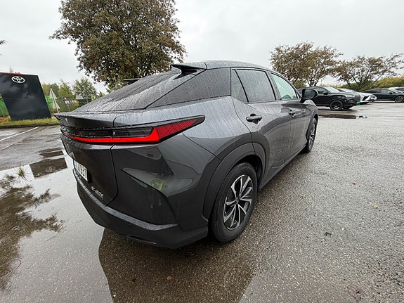 Lexus RZ450e 16 of 30