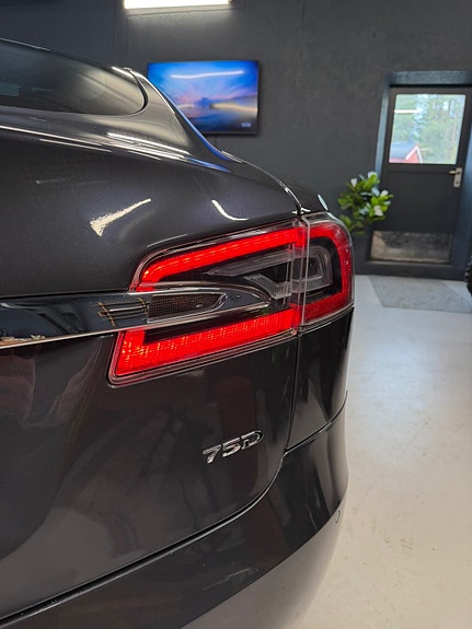 Tesla Model S 13 of 30