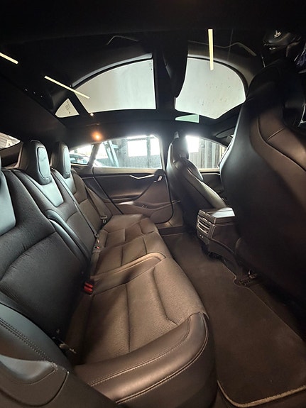 Tesla Model S 21 of 30