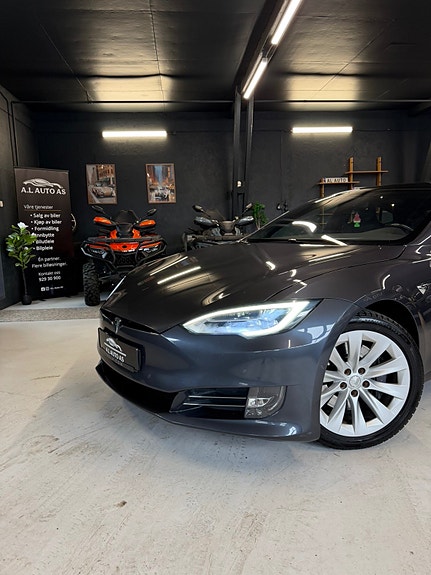 Tesla Model S 4 of 30