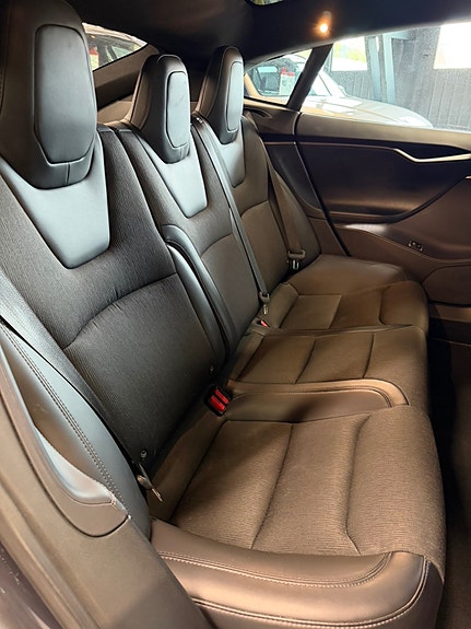 Tesla Model S 22 of 30