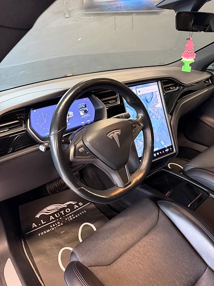 Tesla Model S 24 of 30