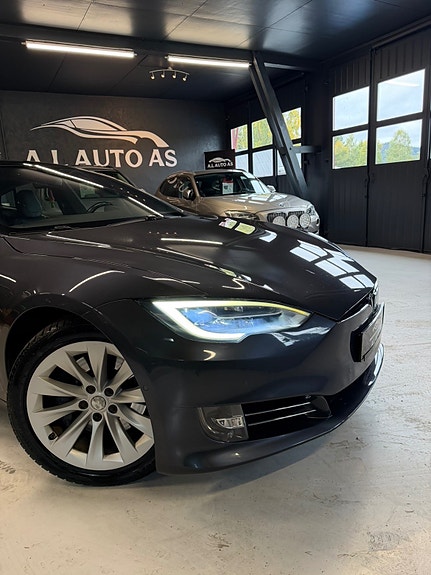 Tesla Model S 2 of 30