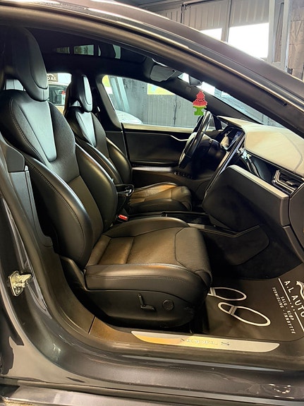 Tesla Model S 18 of 30