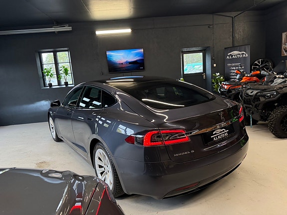 Tesla Model S 11 of 30