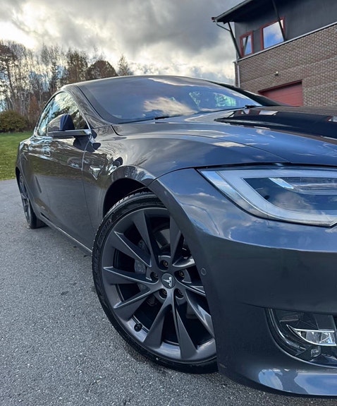 Tesla Model S 15 of 30