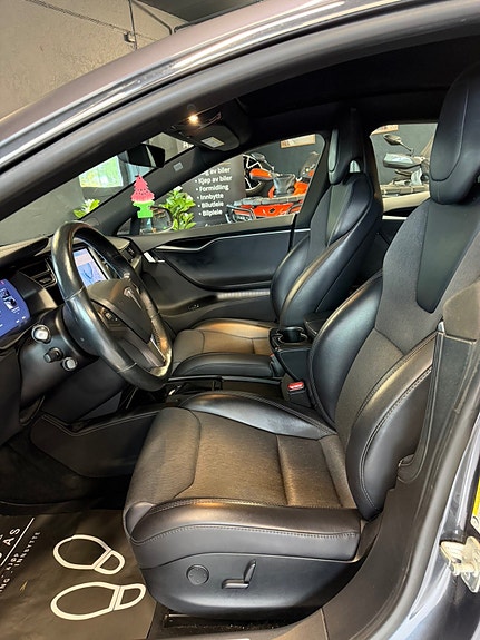 Tesla Model S 17 of 30