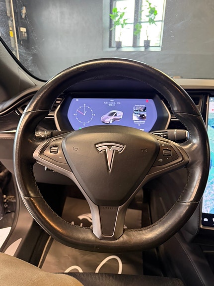 Tesla Model S 25 of 30