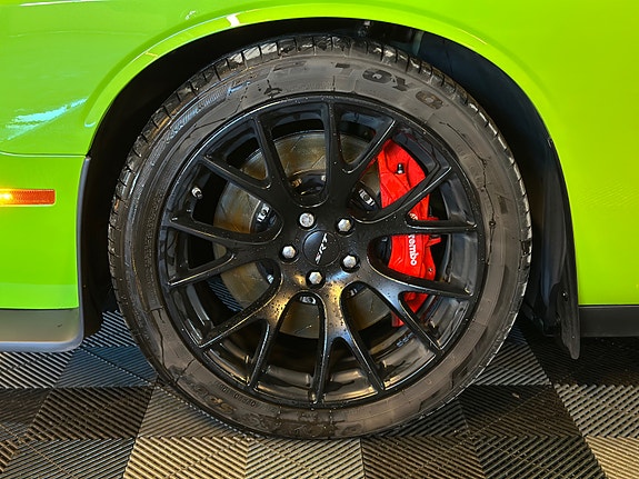 Dodge Challenger 10 of 30