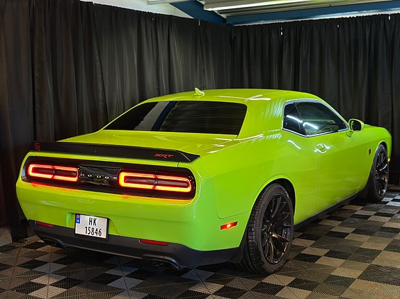 Dodge Challenger 17 of 30
