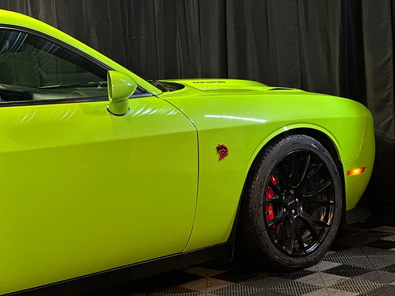 Dodge Challenger 22 of 30