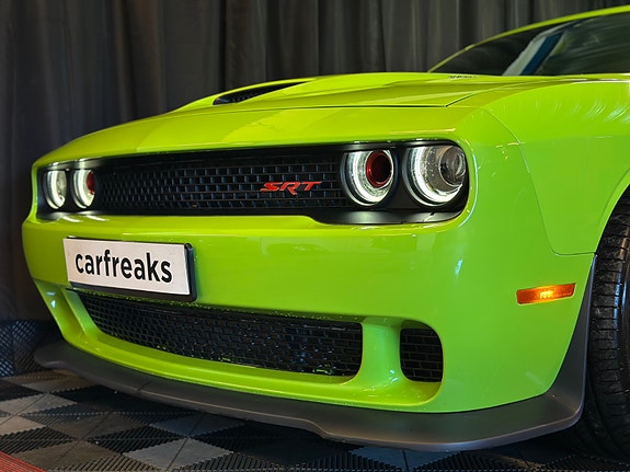 Dodge Challenger 14 of 30