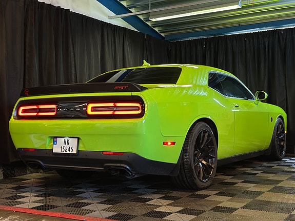 Dodge Challenger 16 of 30