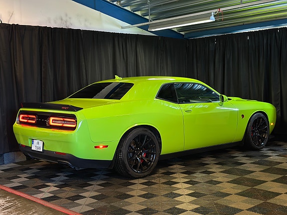 Dodge Challenger 18 of 30