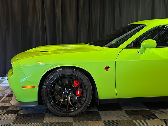 Dodge Challenger 9 of 30