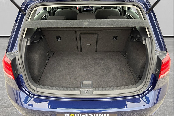 Volkswagen e-Golf VII 11 of 17