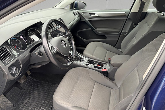 Volkswagen e-Golf VII 15 of 17