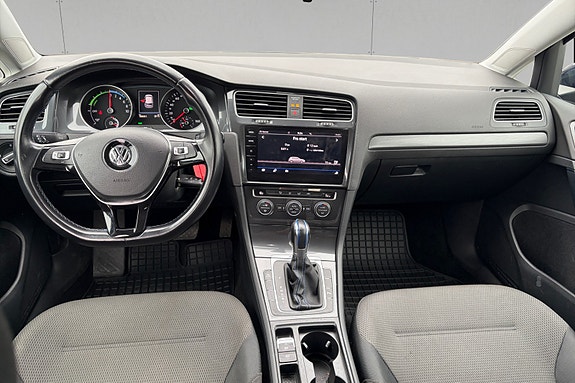 Volkswagen e-Golf VII 13 of 17