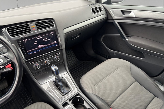 Volkswagen e-Golf VII 14 of 17