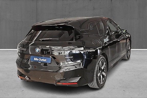 BMW iX 4 of 18