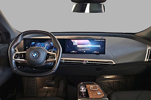 BMW iX 15 of 18