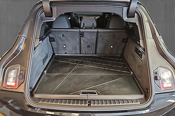 BMW iX 16 of 18