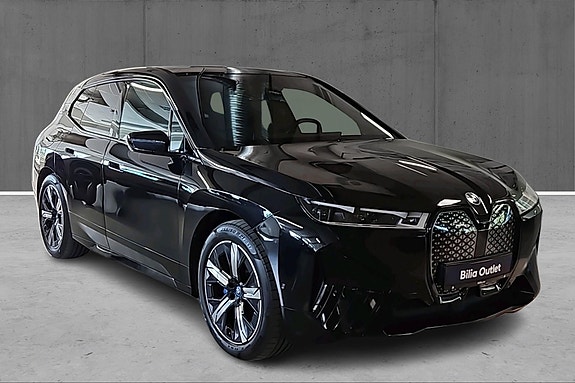 BMW iX 2 of 18