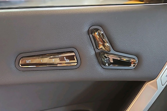 BMW iX 18 of 18