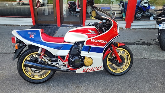 Honda CB 1100R 2 of 19