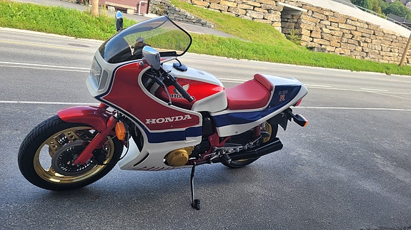 Honda CB 1100R 8 of 19