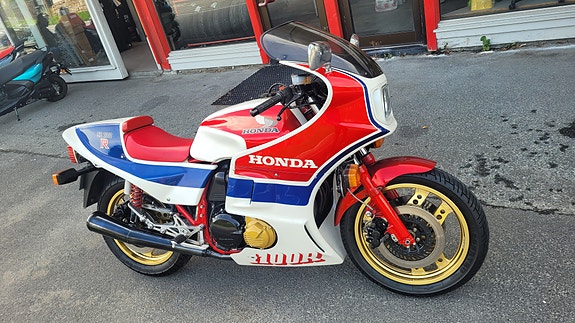 Honda CB 1100R 6 of 19