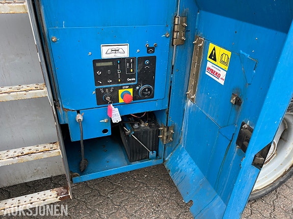 Genie GS-5390RT dieseldrevet terrengsakselift med 18,1 m arbeidshøyde og stor plattform 14 of 25