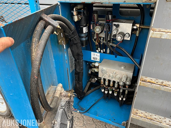 Genie GS-5390RT dieseldrevet terrengsakselift med 18,1 m arbeidshøyde og stor plattform 13 of 25