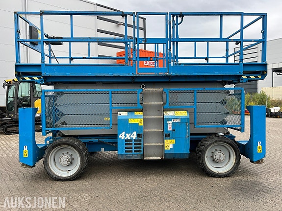 Genie GS-5390RT dieseldrevet terrengsakselift med 18,1 m arbeidshøyde og stor plattform 2 of 25