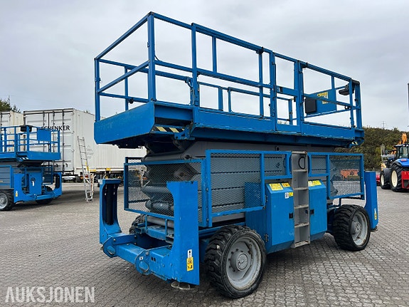 Genie GS-5390RT dieseldrevet terrengsakselift med 18,1 m arbeidshøyde og stor plattform 5 of 25