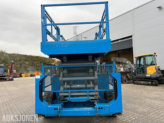 Genie GS-5390RT dieseldrevet terrengsakselift med 18,1 m arbeidshøyde og stor plattform 4 of 25