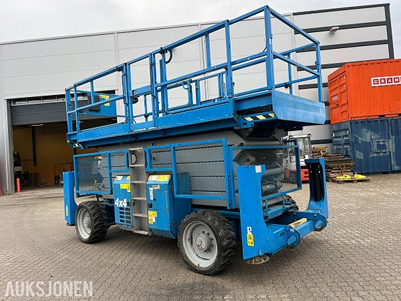 Genie GS-5390RT dieseldrevet terrengsakselift med 18,1 m arbeidshøyde og stor plattform 3 of 25