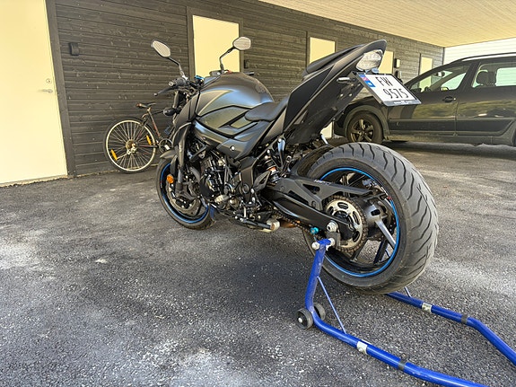 Suzuki GSX-S 750 4 of 9