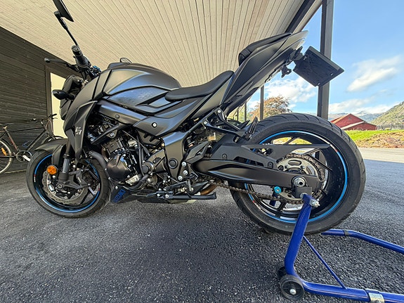 Suzuki GSX-S 750 5 of 9