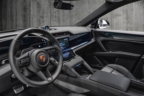Porsche Cayenne 9 of 30