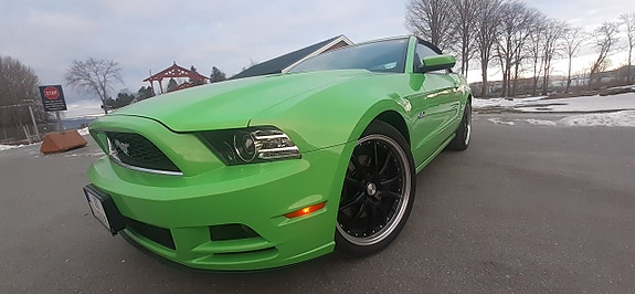 Ford Mustang 2 of 9