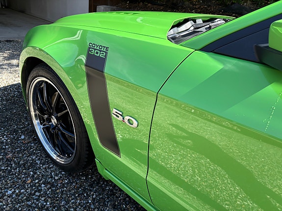 Ford Mustang 8 of 9
