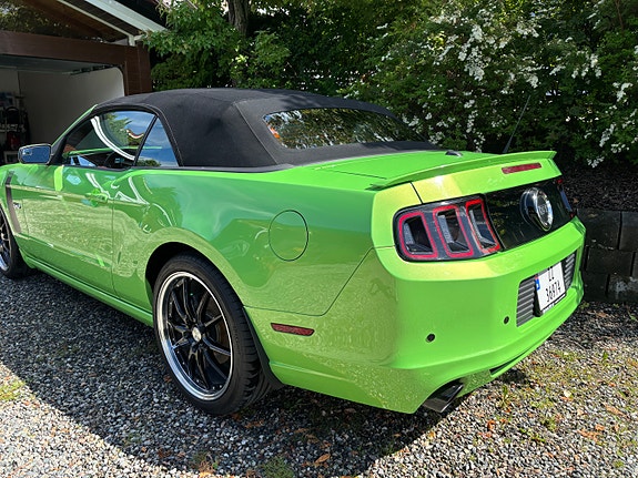 Ford Mustang 7 of 9