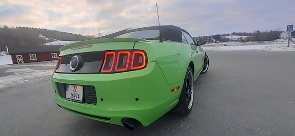 Ford Mustang 3 of 9