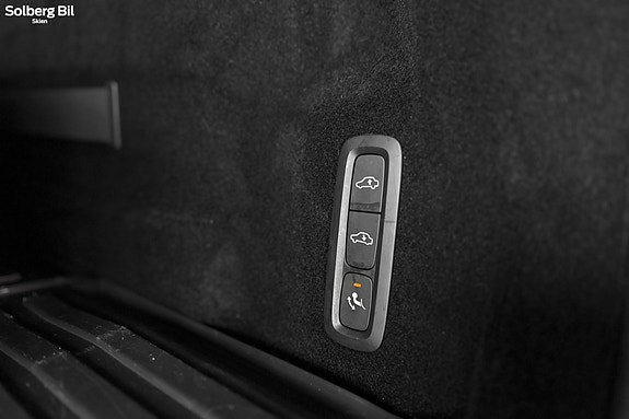 Volvo XC60 8 of 30